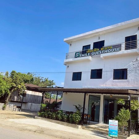 Smile Guesthouse Vangvieng Vang Vieng Exteriör bild