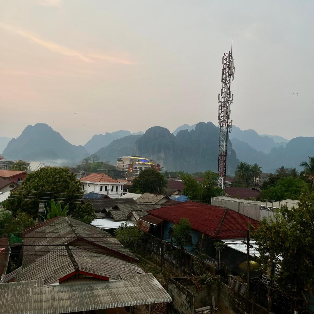 Smile Guesthouse Vangvieng Vang Vieng Exteriör bild