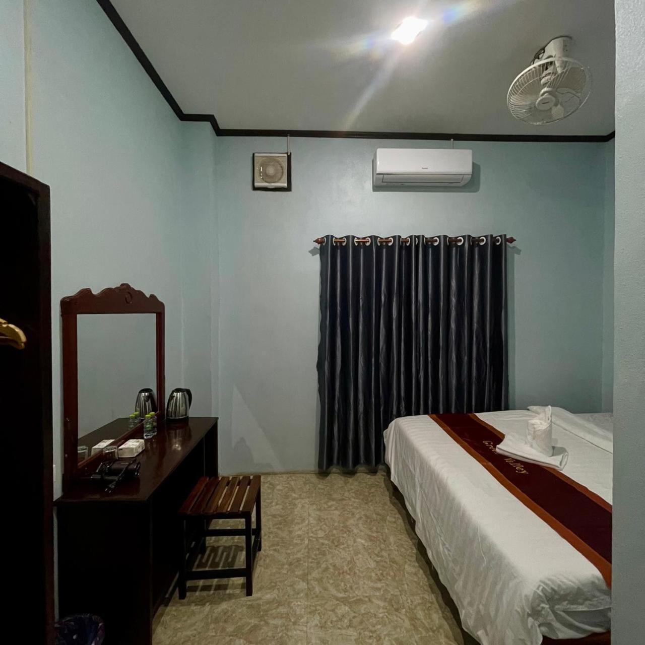 Smile Guesthouse Vangvieng Vang Vieng Exteriör bild